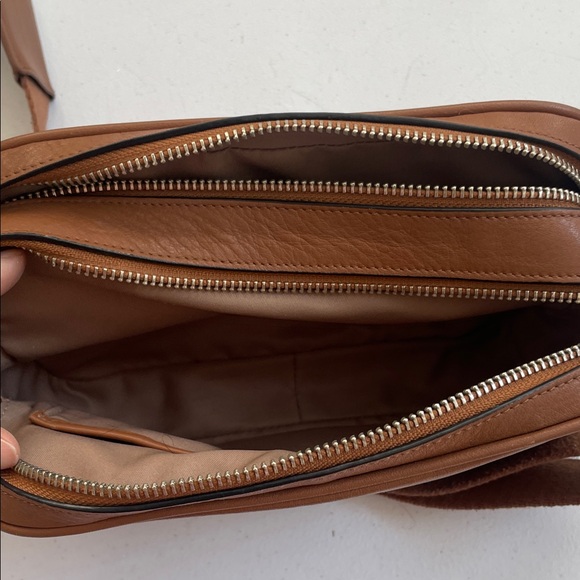 Elegant Tan/ Brown Crossbody Bag - Picture 4 of 5